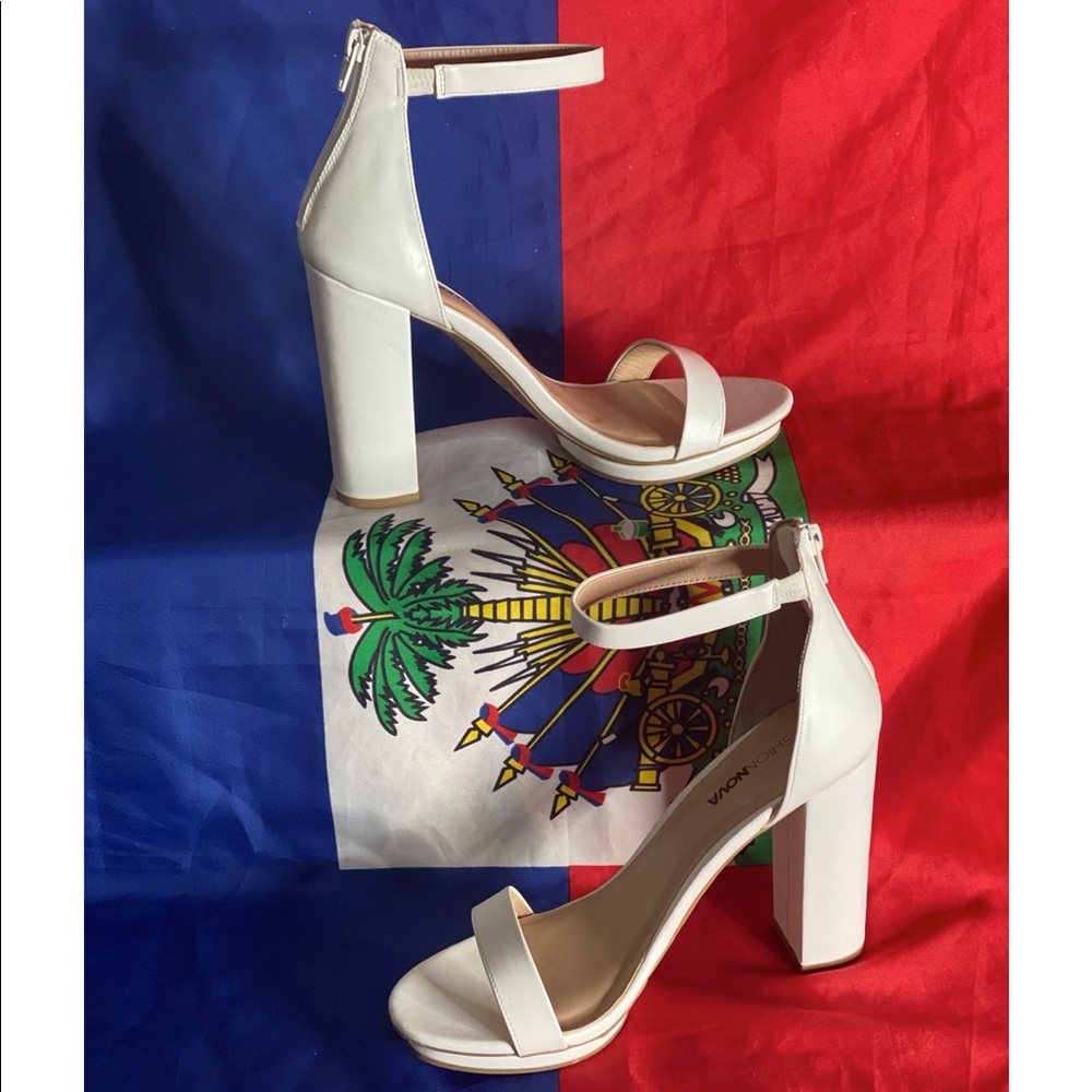 White Strap Shoe 👠